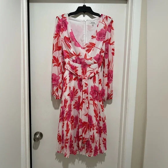 KENSIE: Floral Pleated dress - Picture 3 of 9